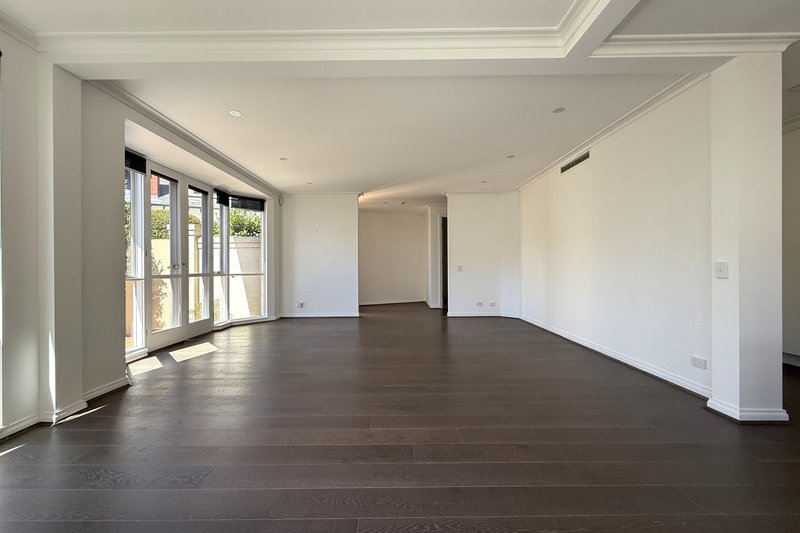 Photo - 3/12 Lambert Road, Toorak VIC 3142 - Image 6