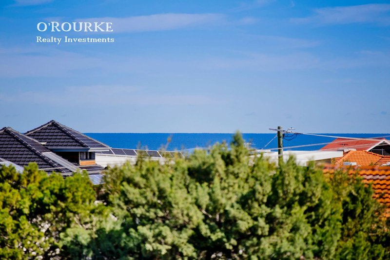 Photo - 3/12 Ozone Parade, Trigg WA 6029 - Image 2