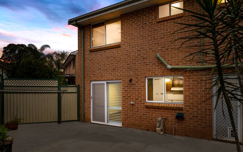 Photo - 3/12 Parliament Road, Macquarie Fields NSW 2564 - Image 14