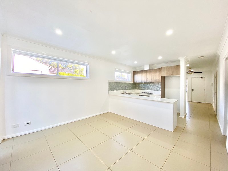 Photo - 3/120-122 Cumberland Road, Ingleburn NSW 2565 - Image 6