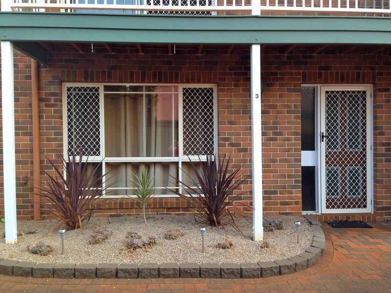 Photo - 3/120 Neil Street, South Toowoomba QLD 4350 - Image 2