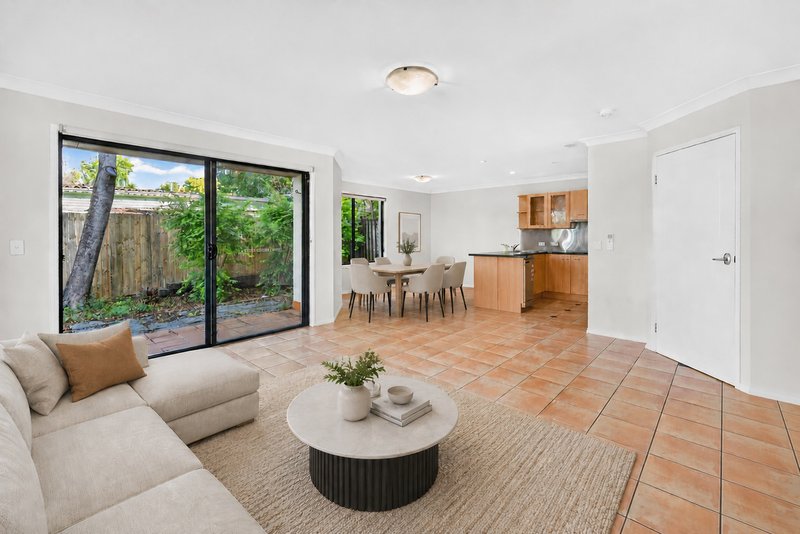 Photo - 3/120 Pohlman Street, Southport QLD 4215 - Image 1