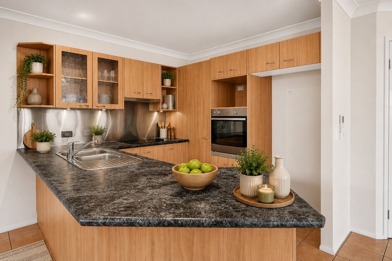 Photo - 3/120 Pohlman Street, Southport QLD 4215 - Image 4