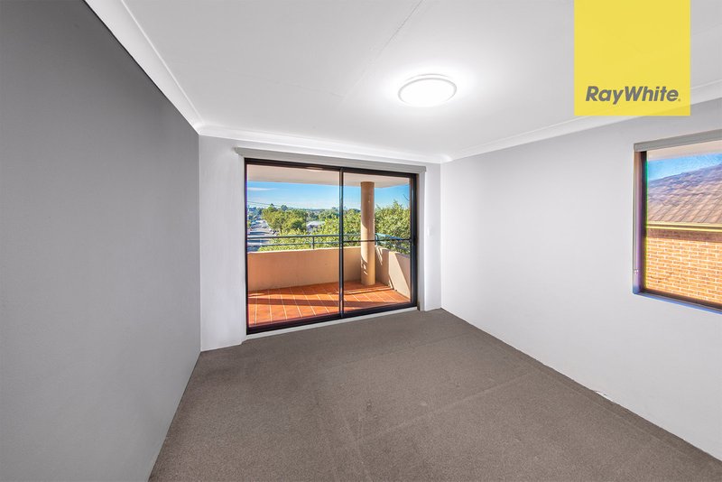 Photo - 3/124 Good Street, Harris Park NSW 2150 - Image 5