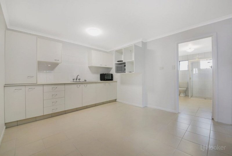 Photo - 3/126 Marine Parade, Southport QLD 4215 - Image 5