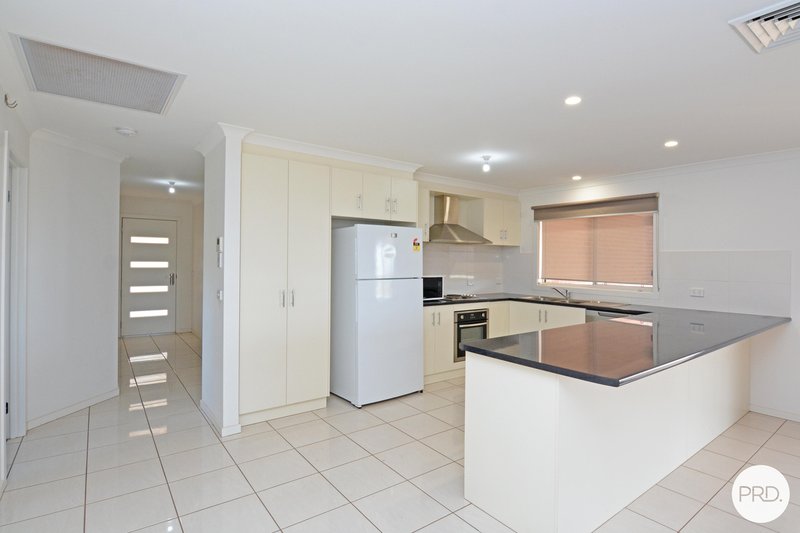 Photo - 313 White Cliff Avenue, Mildura VIC 3500 - Image 3