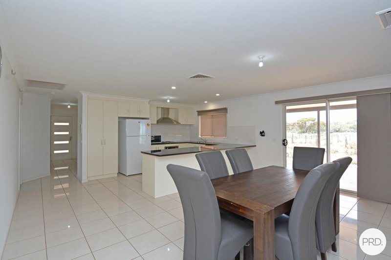 Photo - 313 White Cliff Avenue, Mildura VIC 3500 - Image 6