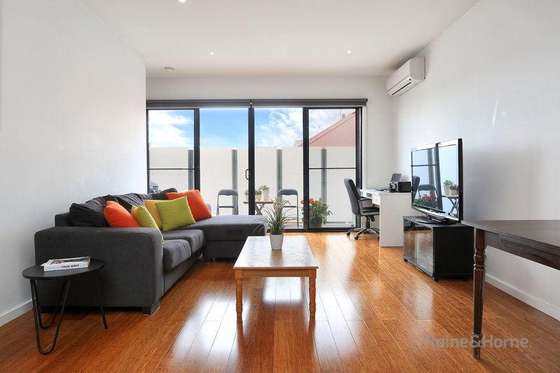 Photo - 3/132 Pascoe Vale Road, Moonee Ponds VIC 3039 - Image 2