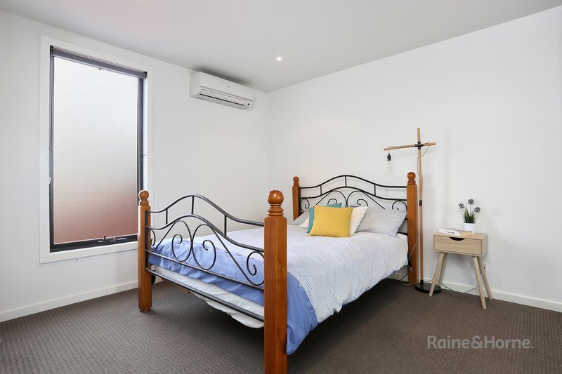 Photo - 3/132 Pascoe Vale Road, Moonee Ponds VIC 3039 - Image 4