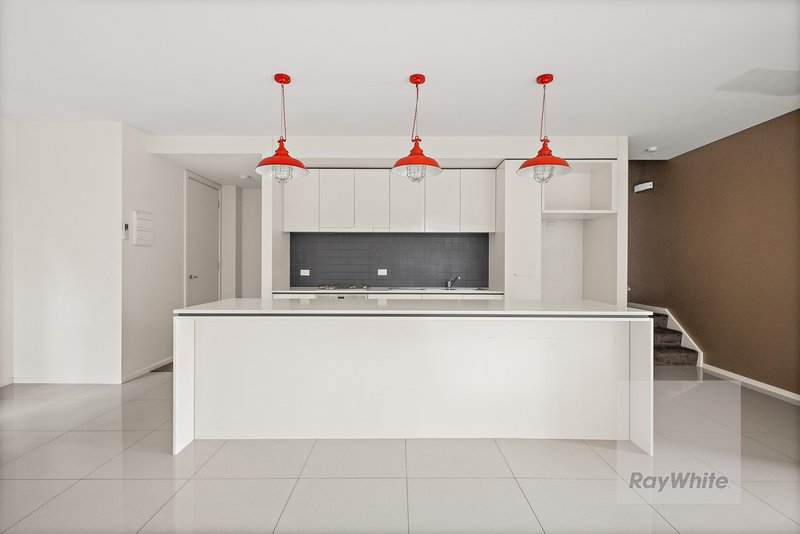 Photo - 3/134 Ernest Jones Drive, Macleod VIC 3085 - Image 2