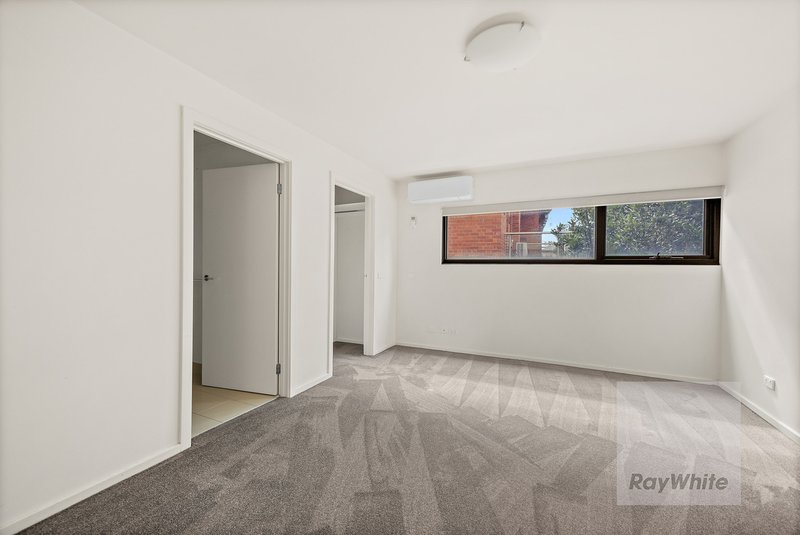Photo - 3/134 Ernest Jones Drive, Macleod VIC 3085 - Image 5
