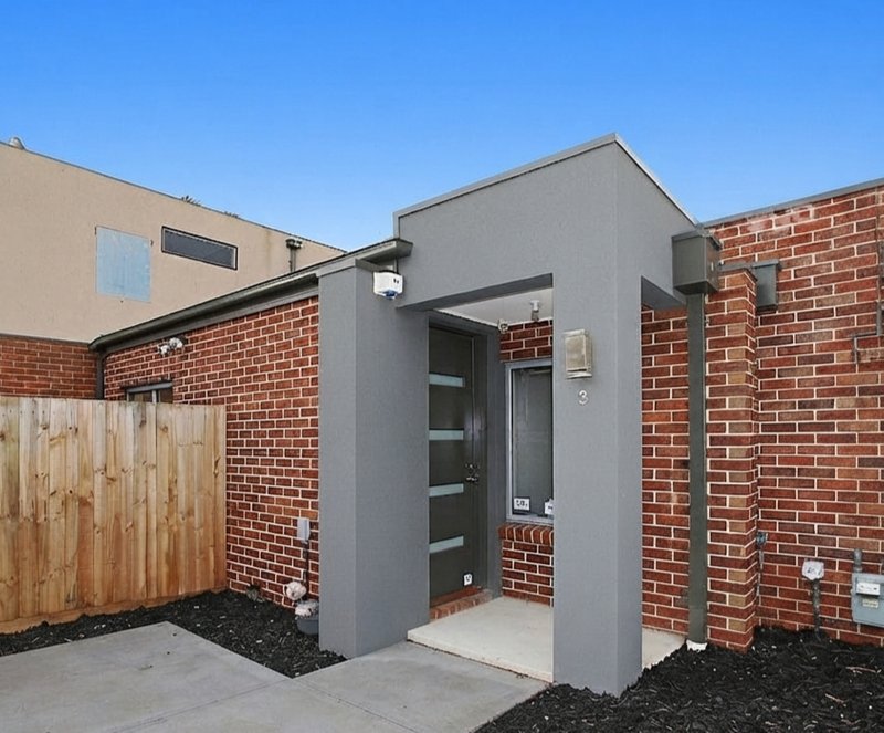 Photo - 3/134 Mcmahon Road, Reservoir VIC 3073 - Image 1