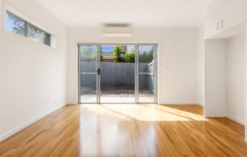 Photo - 3/134 Mcmahon Road, Reservoir VIC 3073 - Image 3