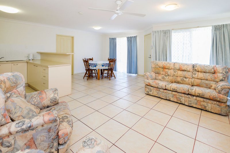 Photo - 3/137 Olsen Avenue, Labrador QLD 4215 - Image 4