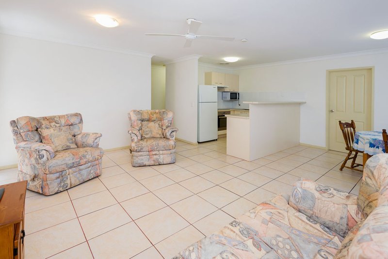 Photo - 3/137 Olsen Avenue, Labrador QLD 4215 - Image 5