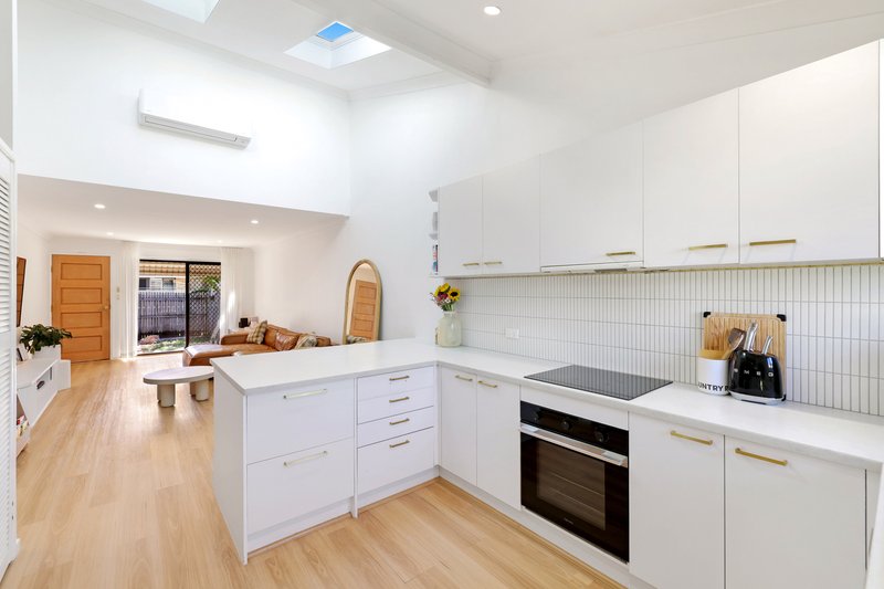 Photo - 3/139 Sunshine Boulevard, Mermaid Waters QLD 4218 - Image 1