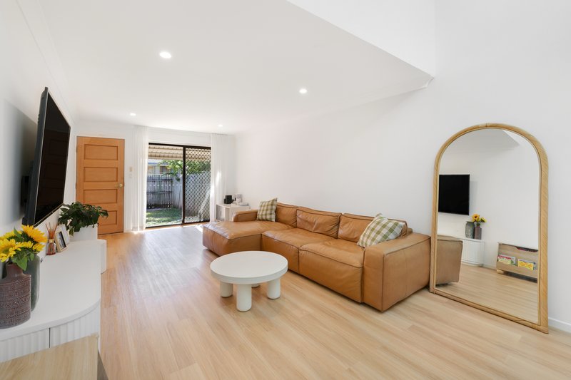 Photo - 3/139 Sunshine Boulevard, Mermaid Waters QLD 4218 - Image 3