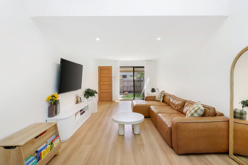 Photo - 3/139 Sunshine Boulevard, Mermaid Waters QLD 4218 - Image 4