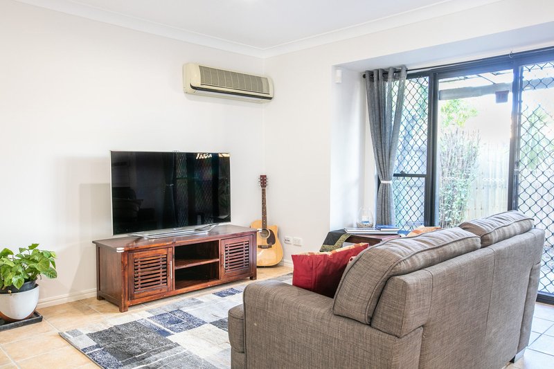 Photo - 3/14 Cardross Street, Yeerongpilly QLD 4105 - Image 5