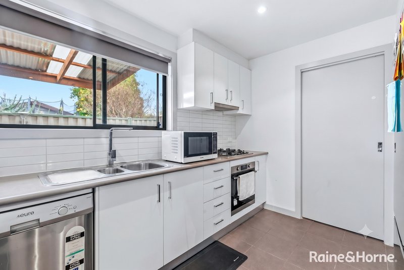 Photo - 3/14 Indwe Street, West Footscray VIC 3012 - Image 4