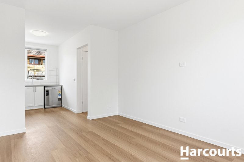 Photo - 3/14 Manly Street, Werribee VIC 3030 - Image 3