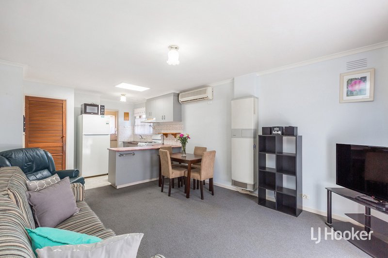 Photo - 3/14 Minogue Crescent, Hoppers Crossing VIC 3029 - Image 3