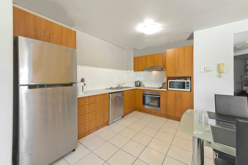 Photo - 3/142 Stanhill Drive, Surfers Paradise QLD 4217 - Image 6