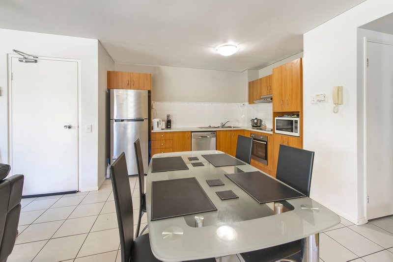 Photo - 3/142 Stanhill Drive, Surfers Paradise QLD 4217 - Image 7