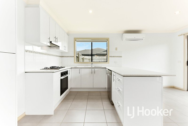 Photo - 3/142 Toomuc Valley Road, Pakenham VIC 3810 - Image 5