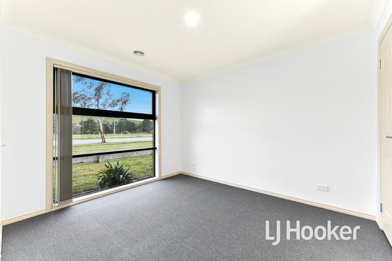 Photo - 3/142 Toomuc Valley Road, Pakenham VIC 3810 - Image 7