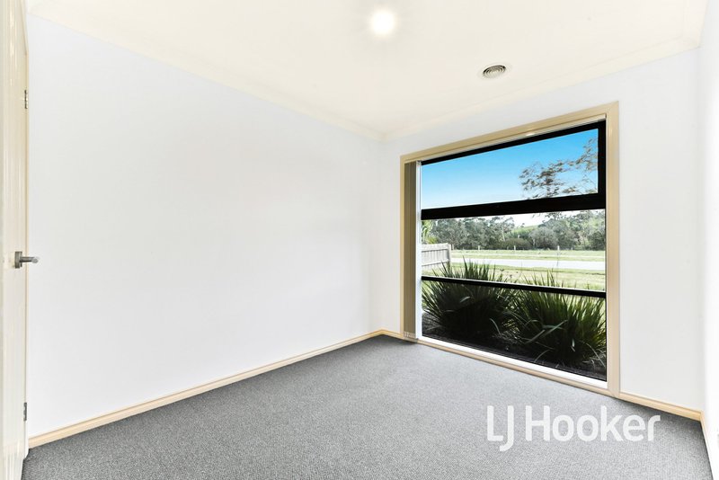 Photo - 3/142 Toomuc Valley Road, Pakenham VIC 3810 - Image 9