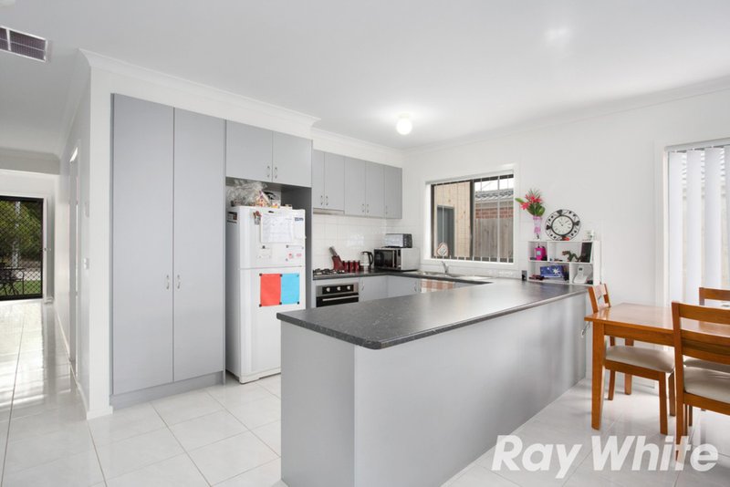 Photo - 3/143 Ahern Road, Pakenham VIC 3810 - Image 2