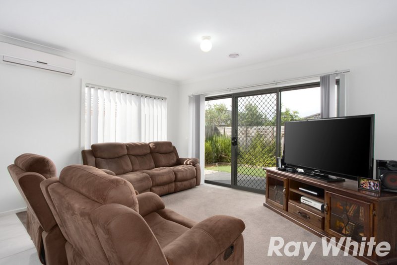 Photo - 3/143 Ahern Road, Pakenham VIC 3810 - Image 3