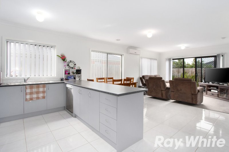 Photo - 3/143 Ahern Road, Pakenham VIC 3810 - Image 5