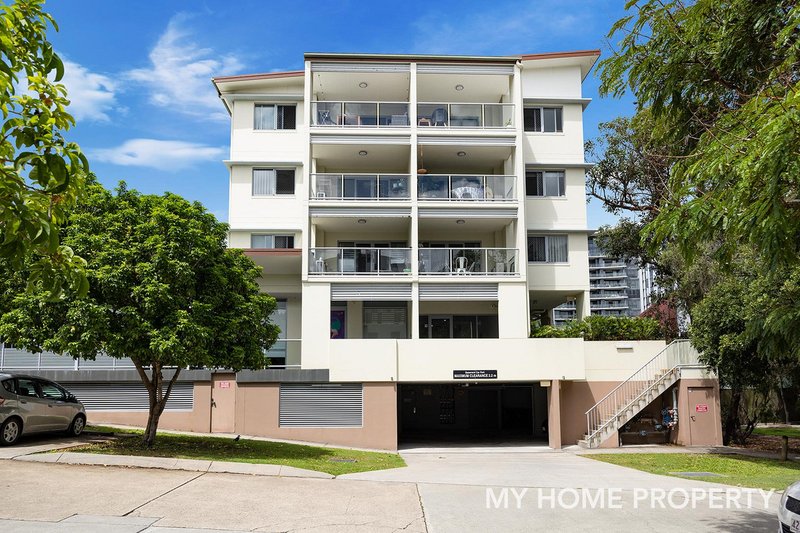 3/143 Cavendish Road, Coorparoo QLD 4151