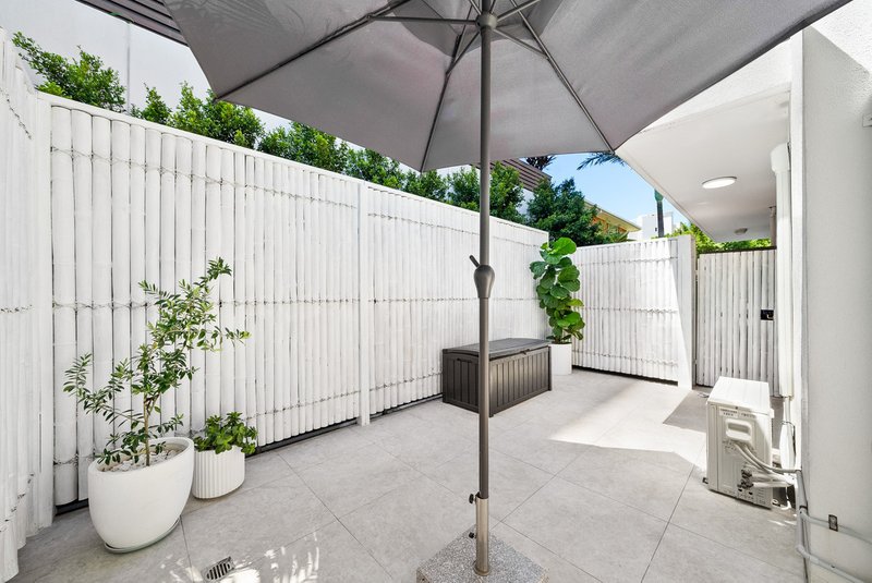 Photo - 3/15 Britannia Avenue, Broadbeach QLD 4218 - Image 6