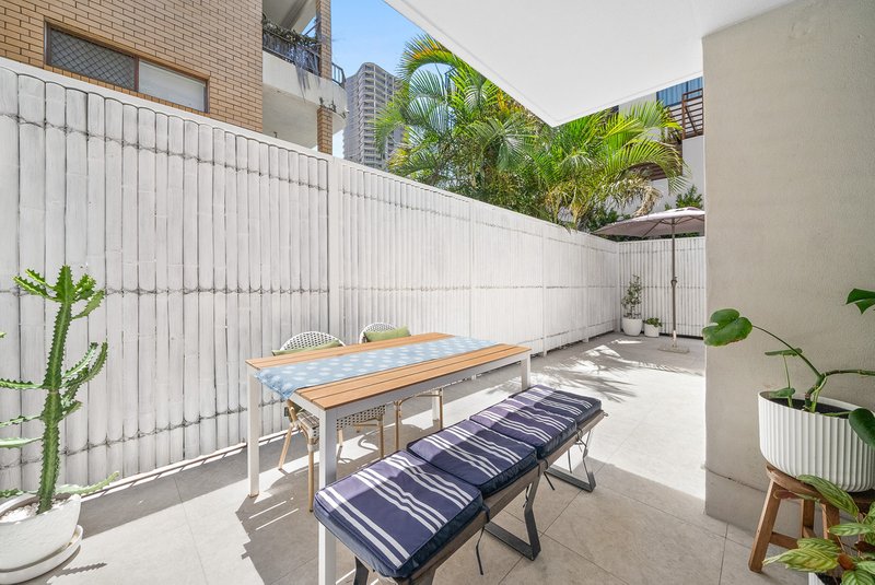 Photo - 3/15 Britannia Avenue, Broadbeach QLD 4218 - Image 11
