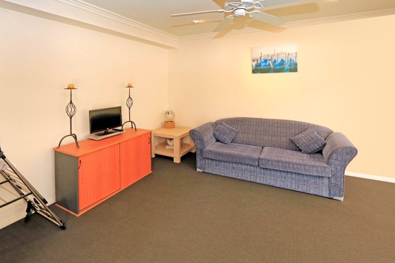 Photo - 3/15 Parkside Place, Norman Gardens QLD 4701 - Image 10