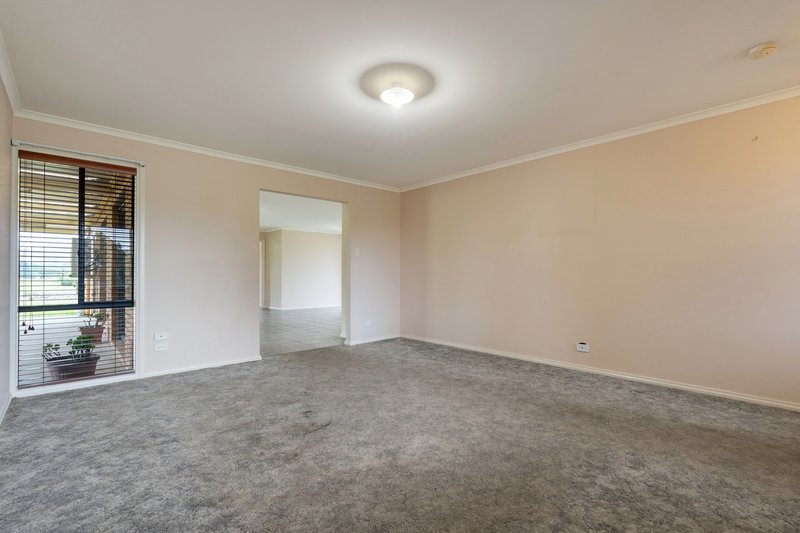 Photo - 315 Sixth Avenue, Eden Park VIC 3757 - Image 8
