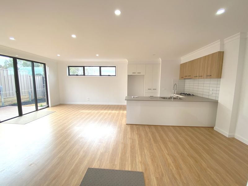 Photo - 3/15 Waterside Close, Hoppers Crossing VIC 3029 - Image 3