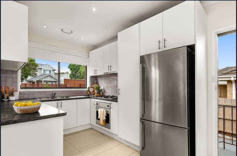 Photo - 3/150 Kangaroo Road, Hughesdale VIC 3166 - Image 2