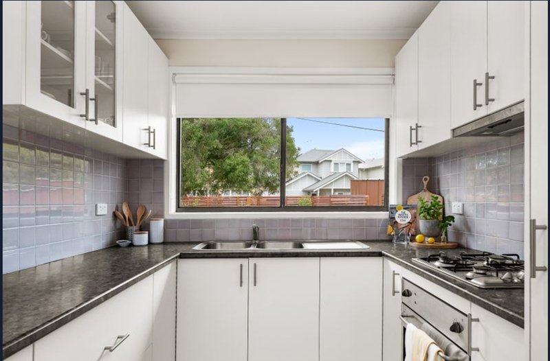 Photo - 3/150 Kangaroo Road, Hughesdale VIC 3166 - Image 3