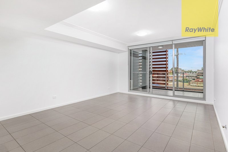 Photo - 315/36 Cowper Street, Parramatta NSW 2150 - Image 5