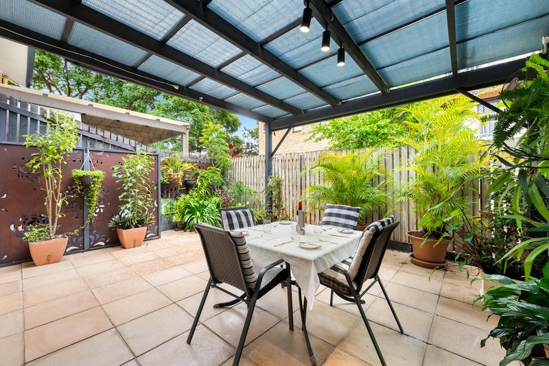 Photo - 3/156 Clarence Road, Indooroopilly QLD 4068 - Image 3