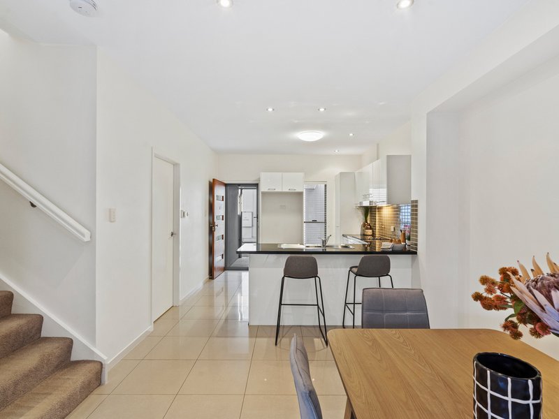 Photo - 3/16 Broadmere Street, Annerley QLD 4103 - Image 5