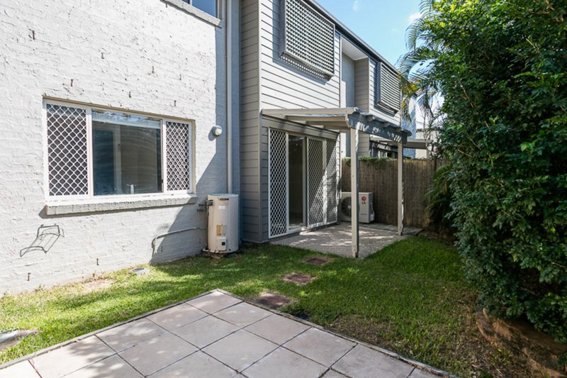 Photo - 3/16 Cardross Street, Yeerongpilly QLD 4105 - Image 6