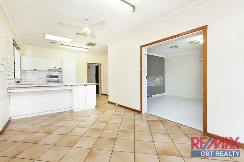 Photo - 316 Flinders Street, Nollamara WA 6061 - Image 8