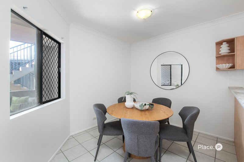 Photo - 3/16 Jellicoe Street, Coorparoo QLD 4151 - Image 8
