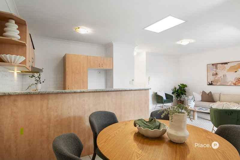 Photo - 3/16 Jellicoe Street, Coorparoo QLD 4151 - Image 9