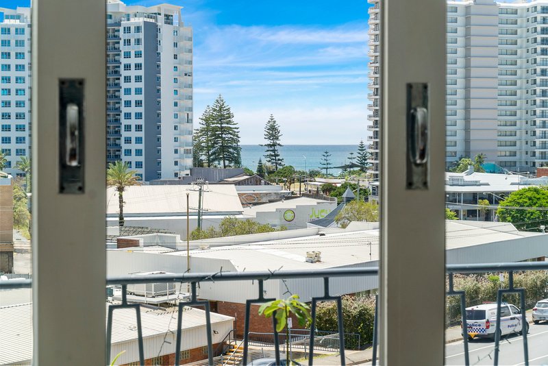 Photo - 3/16 Lanham Street, Coolangatta QLD 4225 - Image 3